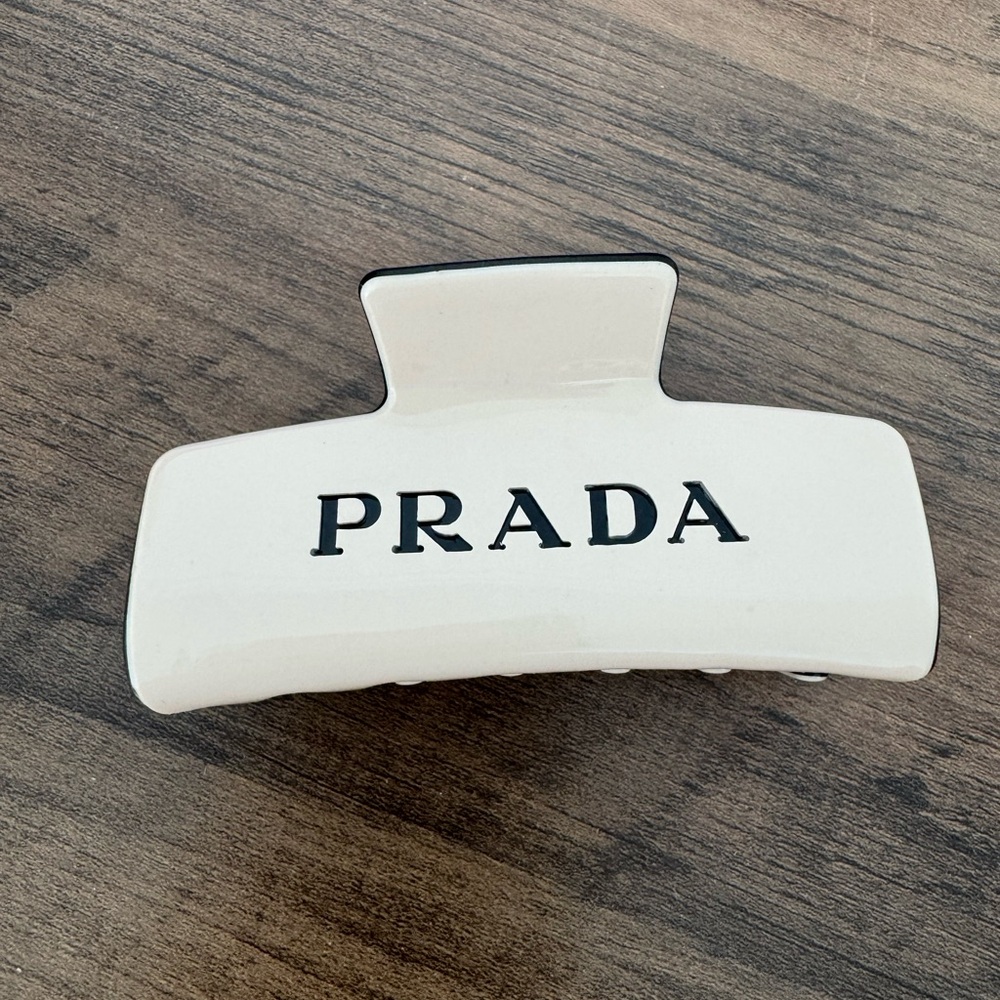 💥SOLD NWT Cream Hair Clip